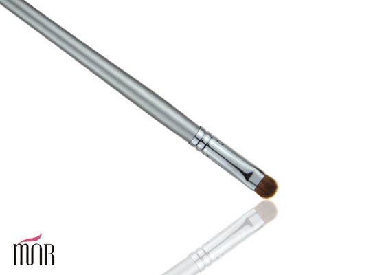 Μικρή ασημένια συνθετική βούρτσα βουρτσών Makeup Concealer τρίχας/ιδρύματος σκονών